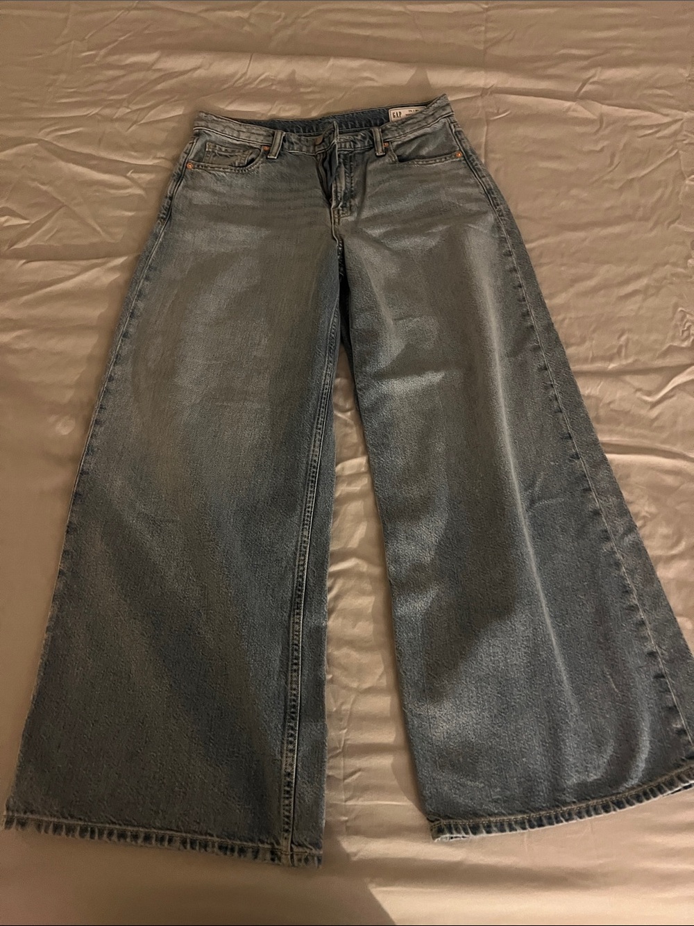 GAP Wide-Leg Jeans in Faded Blue